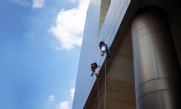 Facade-cleaning